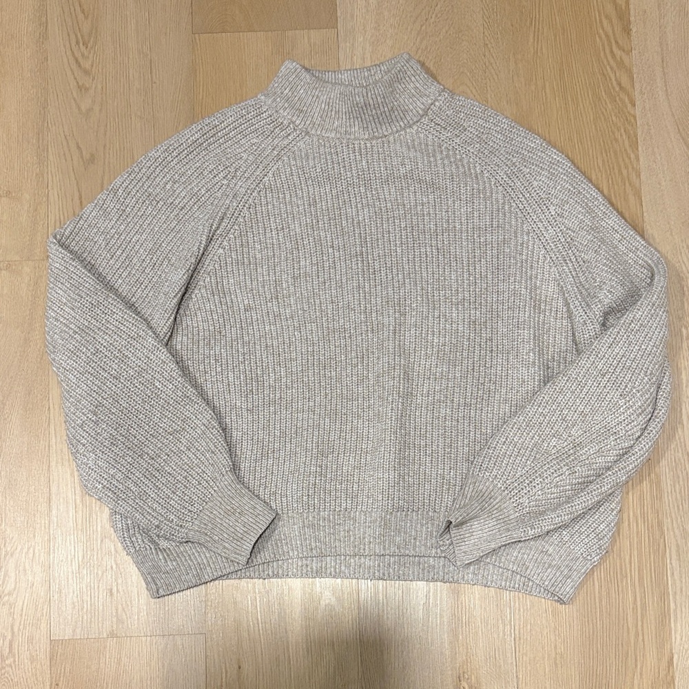 H&M Elegant Beige/Tan Women's Turtleneck Sweater